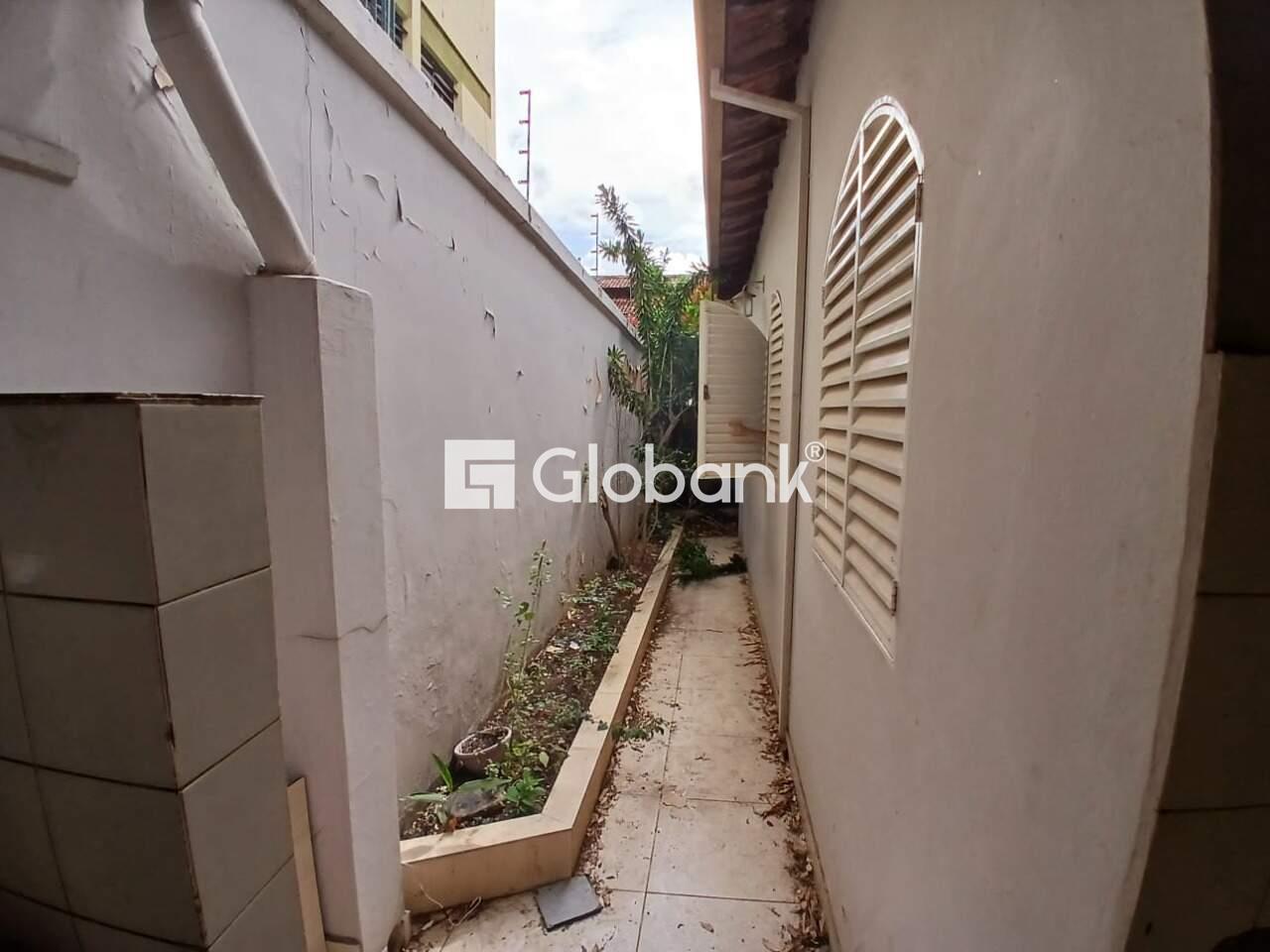 Casa 3 quartos à venda Centro 134m² Montes Claros MG: 