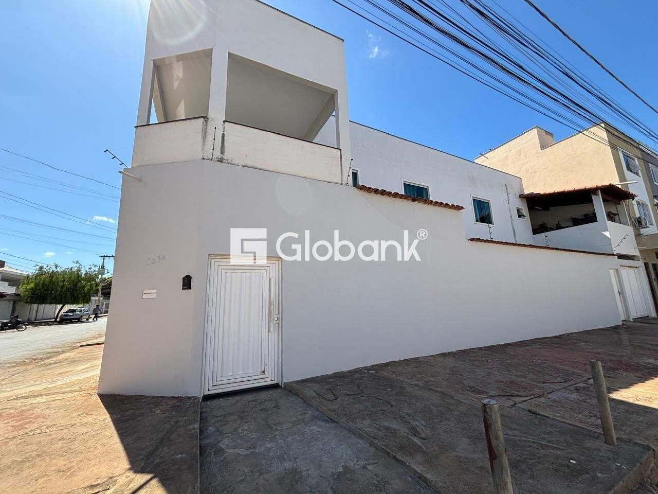 Casa 6 quartos à venda Vila Exposição 0m² Montes Claros MG: Lateral