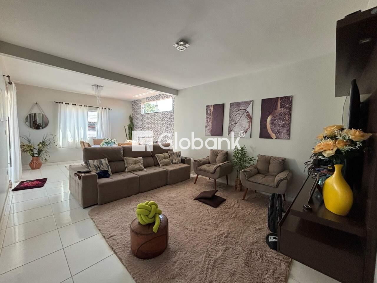 Casa 6 quartos à venda Vila Exposição 0m² Montes Claros MG: 