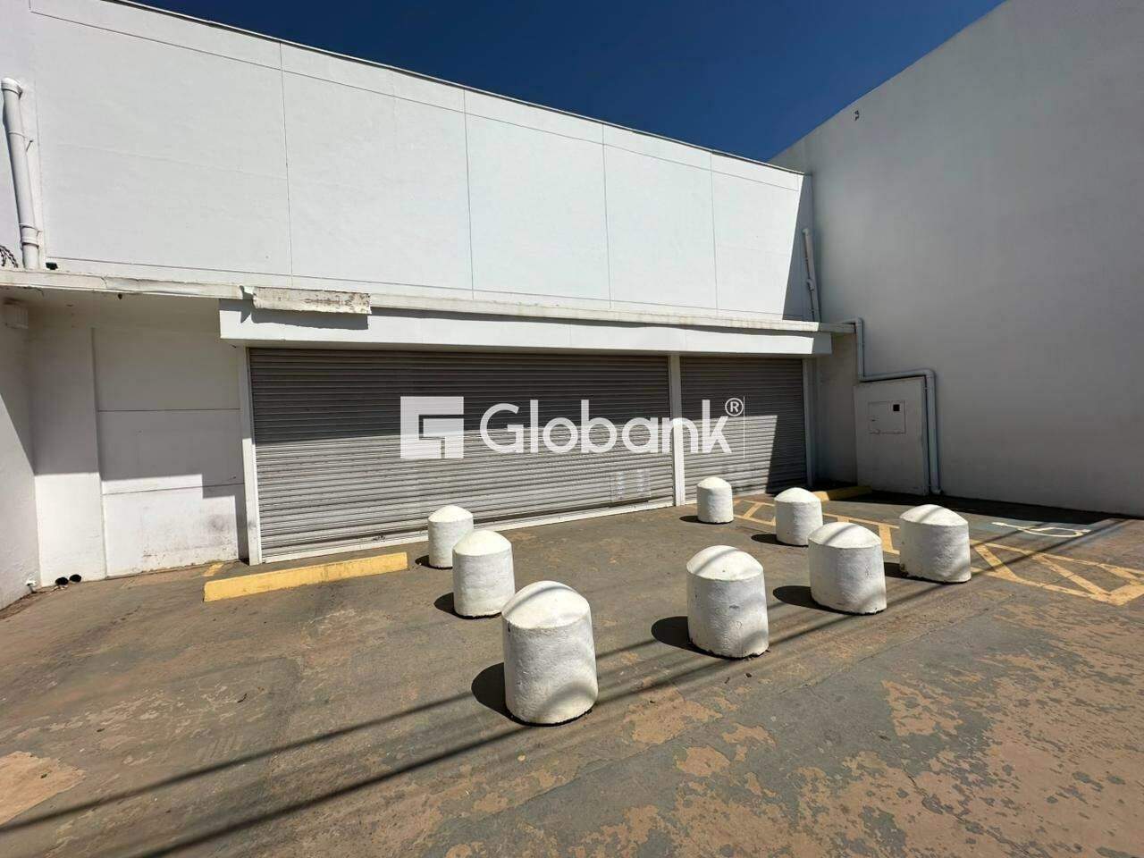 Ponto comercial para aluguel Monte Alegre 360m² Montes Claros MG: Fachada