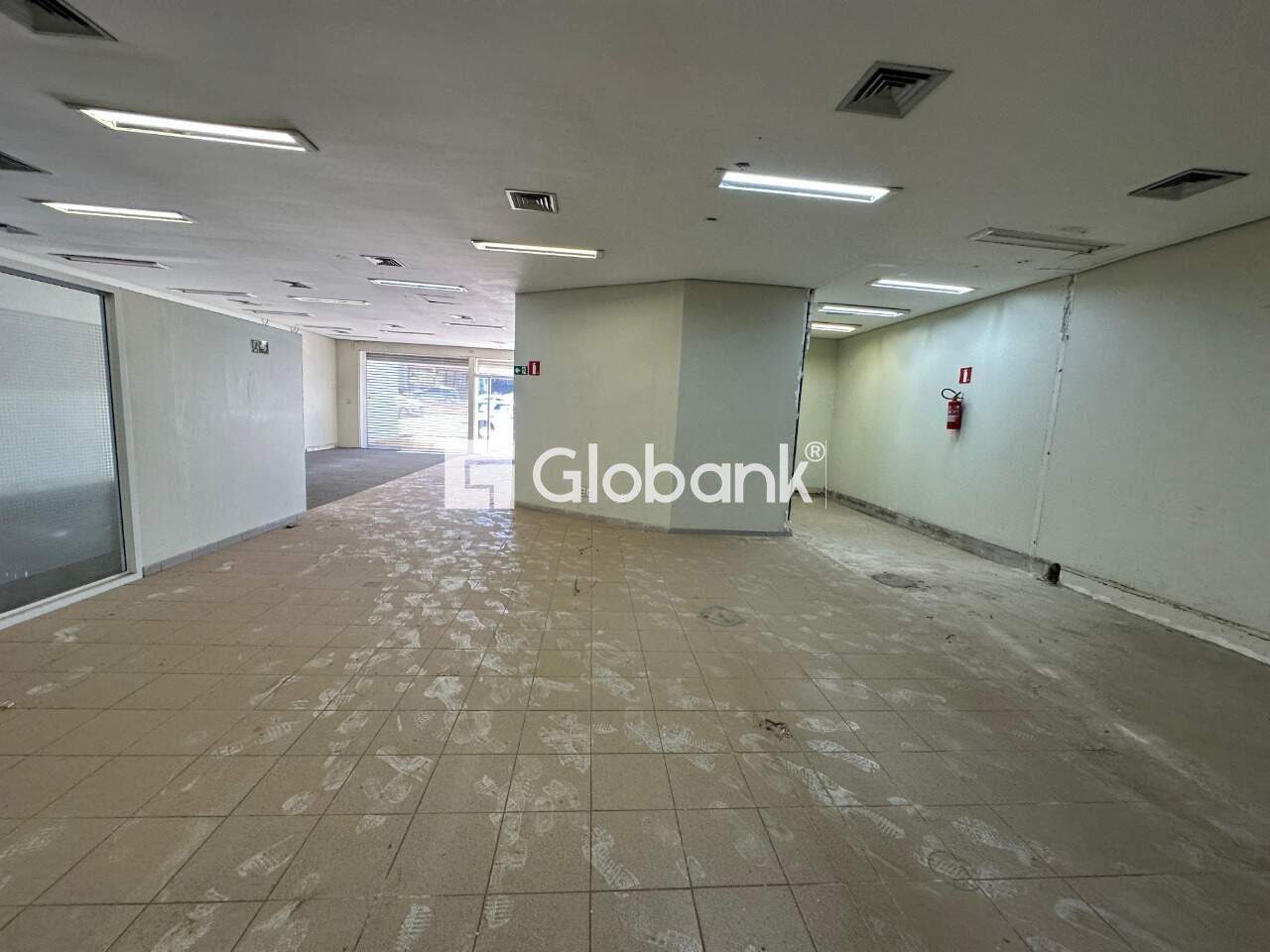 Ponto comercial para aluguel Monte Alegre 360m² Montes Claros MG: Sala.