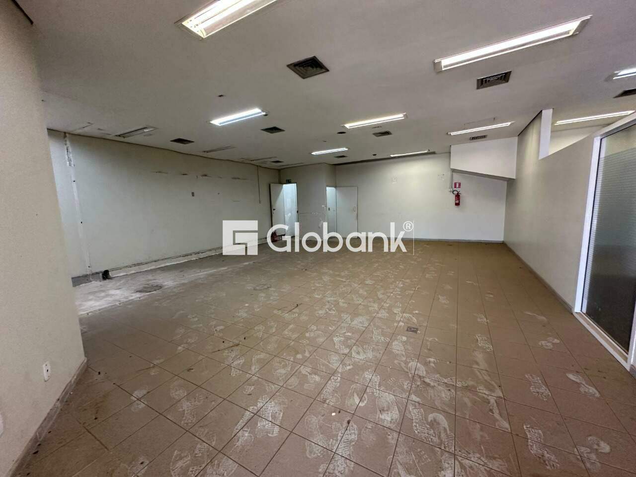 Ponto comercial para aluguel Monte Alegre 360m² Montes Claros MG: Sala
