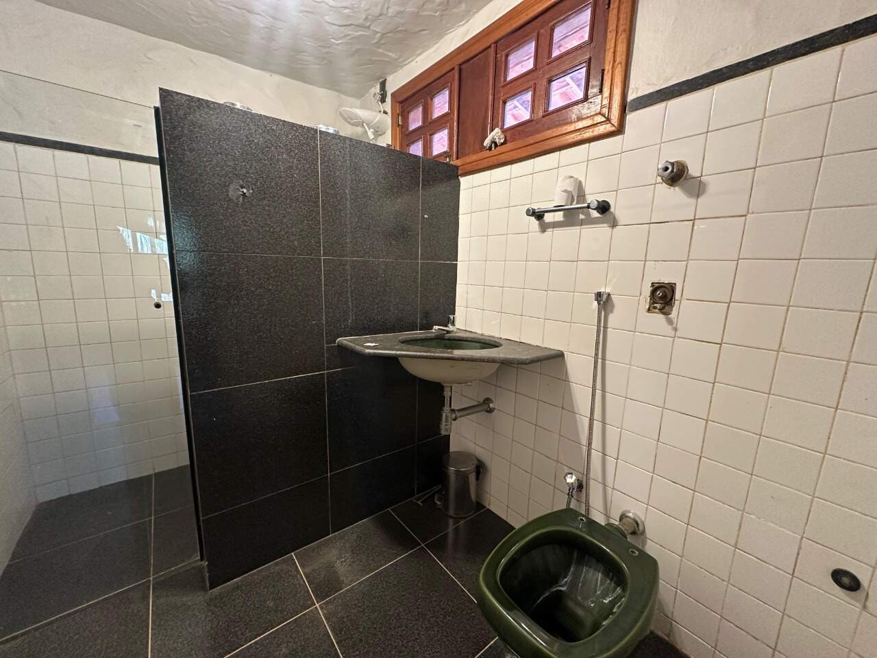 Casa 4 quartos para aluguel Ibituruna 400m² Montes Claros MG: Banheiro social