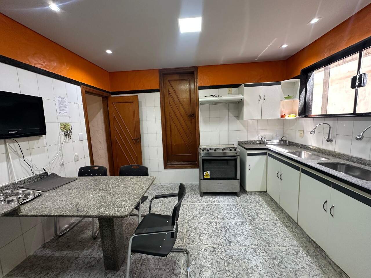 Casa 4 quartos para aluguel Ibituruna 400m² Montes Claros MG: Cozinha