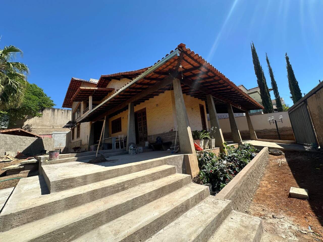 Casa 4 quartos para aluguel Ibituruna 400m² Montes Claros MG: Fachaa interna