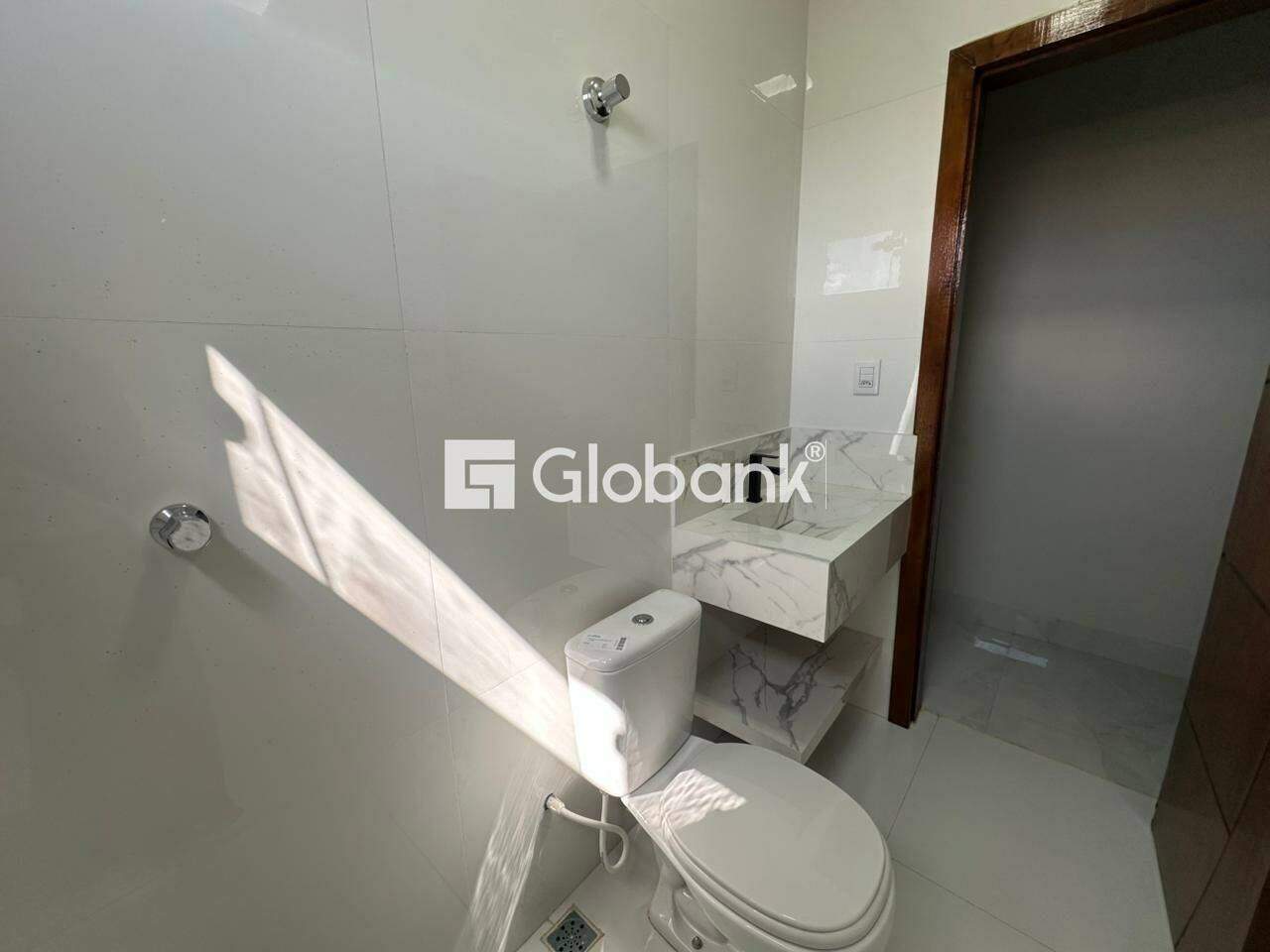 Casa 3 quartos para aluguel Jardim Olímpico 90m² Montes Claros MG: Banheiro social