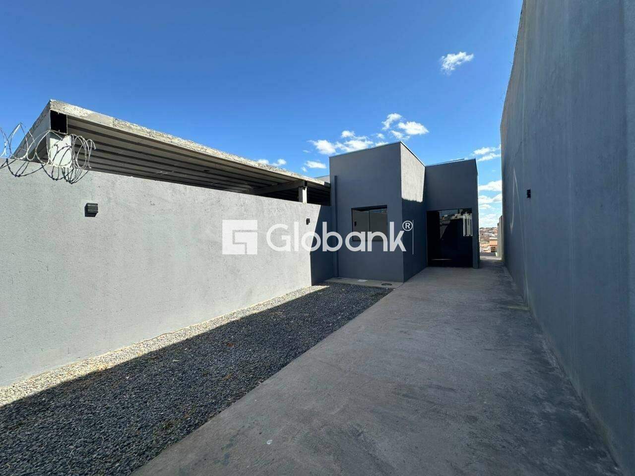 Casa 3 quartos para aluguel Jardim Olímpico 90m² Montes Claros MG: Garagem