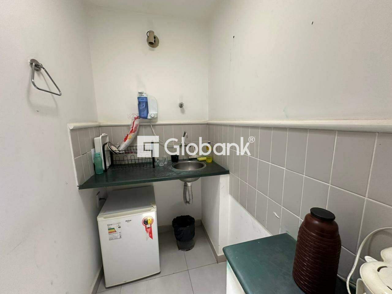 Sala comercial para aluguel Centro 12m² Montes Claros MG: Copa