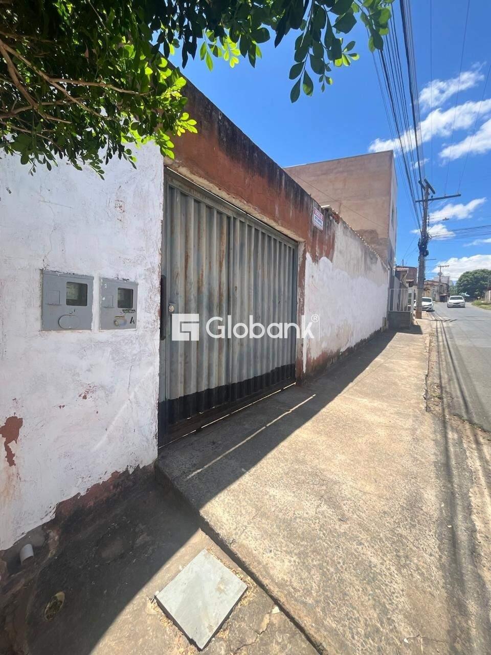 Casa 3 quartos à venda Monte Alegre 650m² Montes Claros MG: FRENTE DA CASA