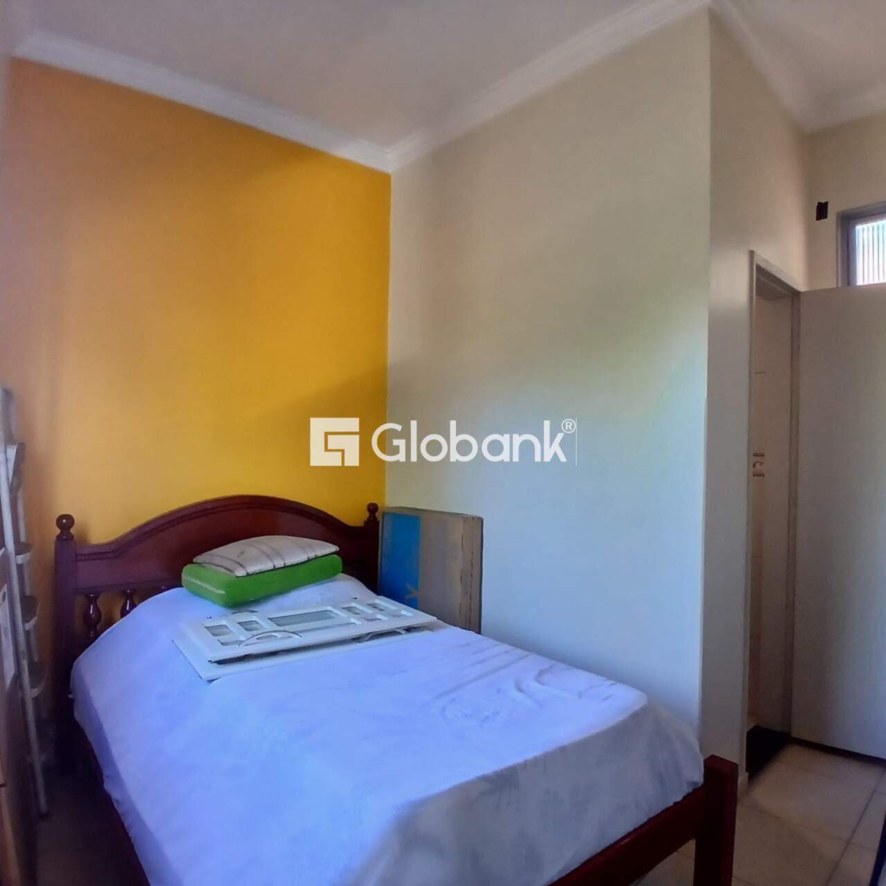 Casa 3 quartos à venda Santos Reis 0m² Montes Claros MG: 