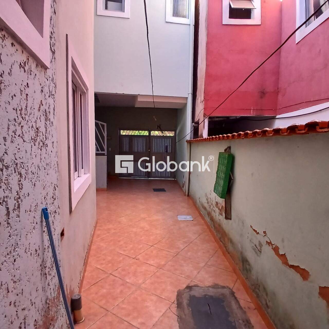 Casa 3 quartos à venda Santos Reis 0m² Montes Claros MG: 