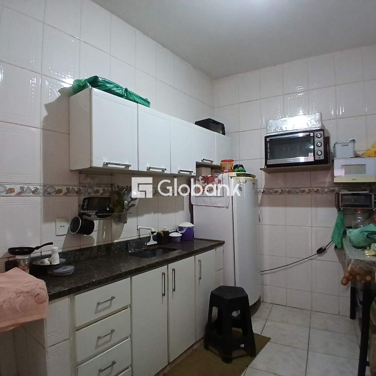 Casa 3 quartos à venda Santos Reis 0m² Montes Claros MG: 