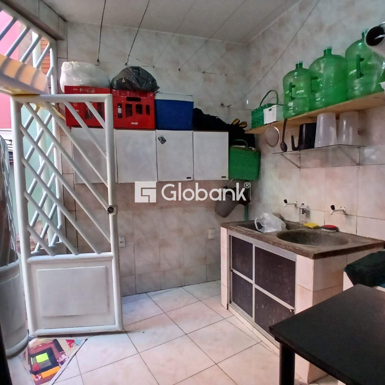 Casa 3 quartos à venda Santos Reis 0m² Montes Claros MG: 