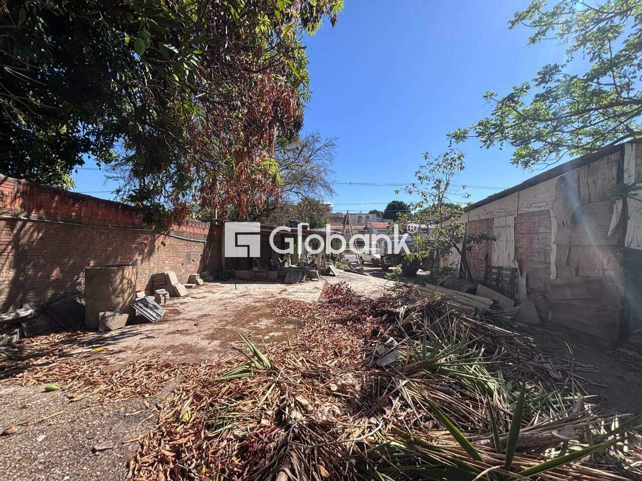 Ponto comercial para aluguel Sagrada Família 0m² Montes Claros MG: Quintal