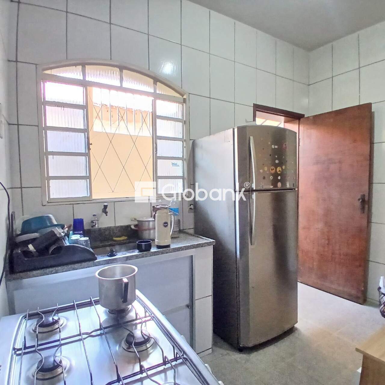 Casa 4 quartos à venda São José 60m² Montes Claros MG: 
