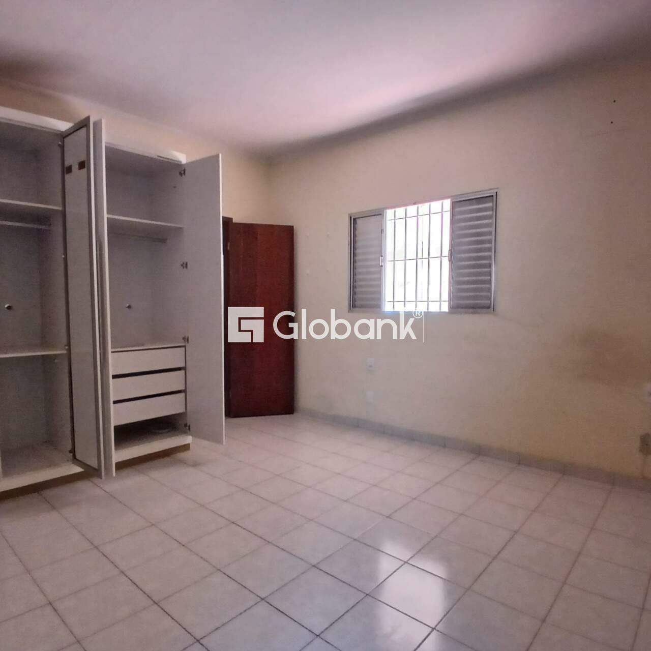 Casa 4 quartos à venda São José 60m² Montes Claros MG: 