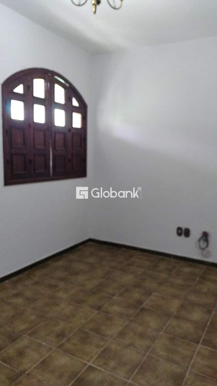 Casa 3 quartos à venda Alto São João 100m² Montes Claros MG: 