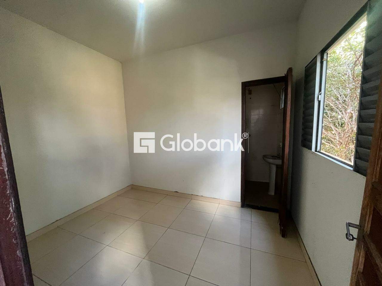 Casa 6 quartos à venda Vila Regina 125m² Montes Claros MG: casa segundo piso, dormitório suíte