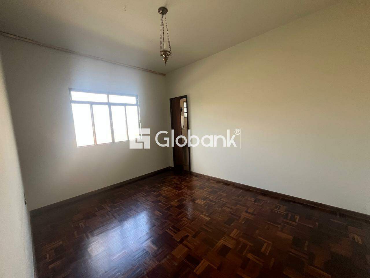 Casa 6 quartos à venda Vila Regina 125m² Montes Claros MG: casa segundo piso, dormitório suíte