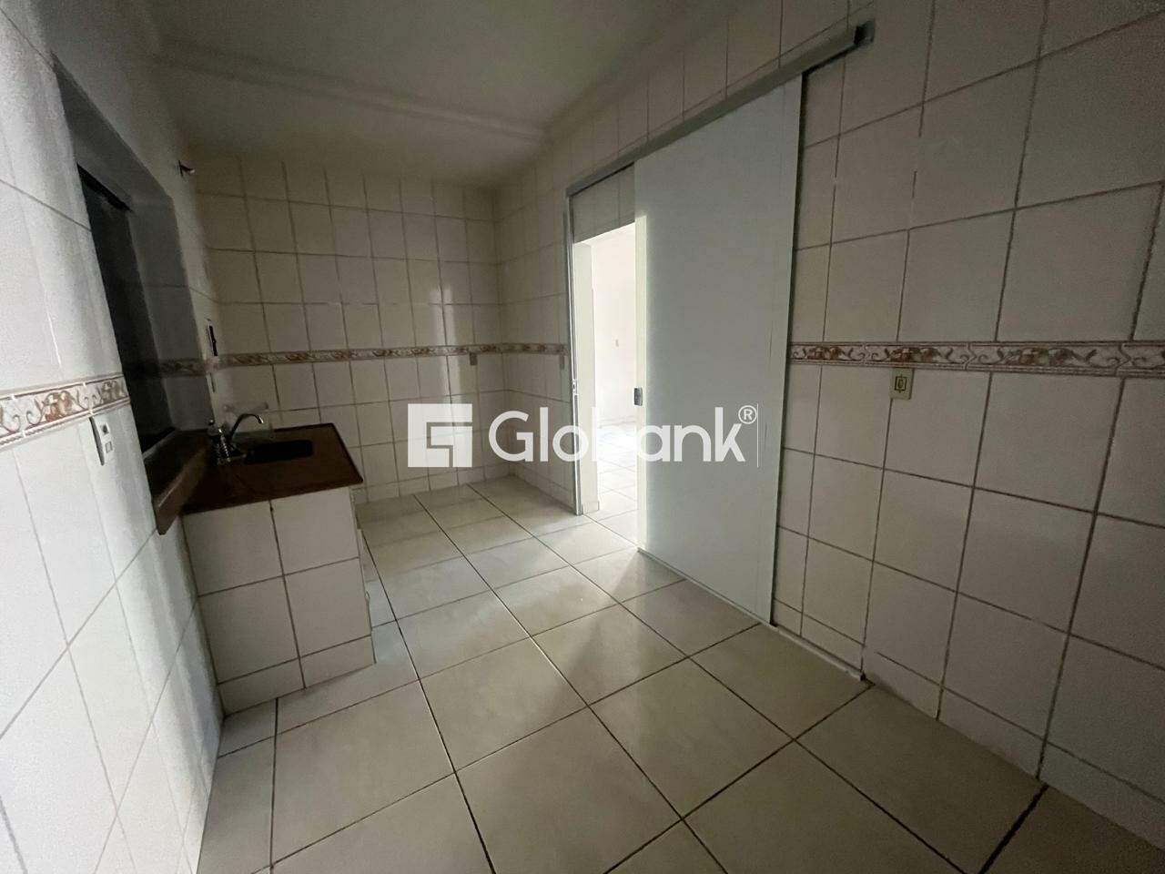 Casa 6 quartos à venda Vila Regina 125m² Montes Claros MG: casa segundo piso,
