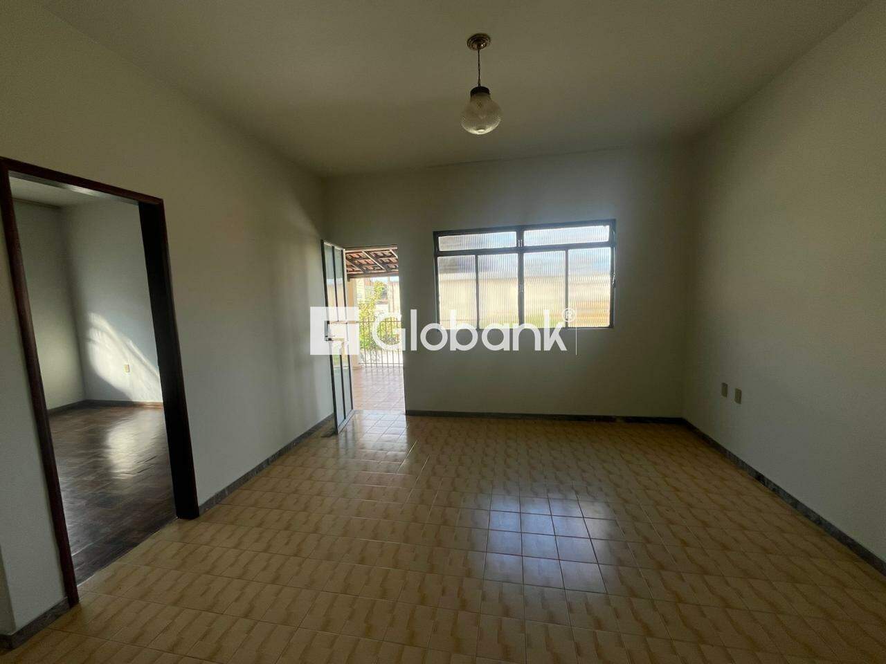 Casa 6 quartos à venda Vila Regina 125m² Montes Claros MG: segundo piso casa, sala