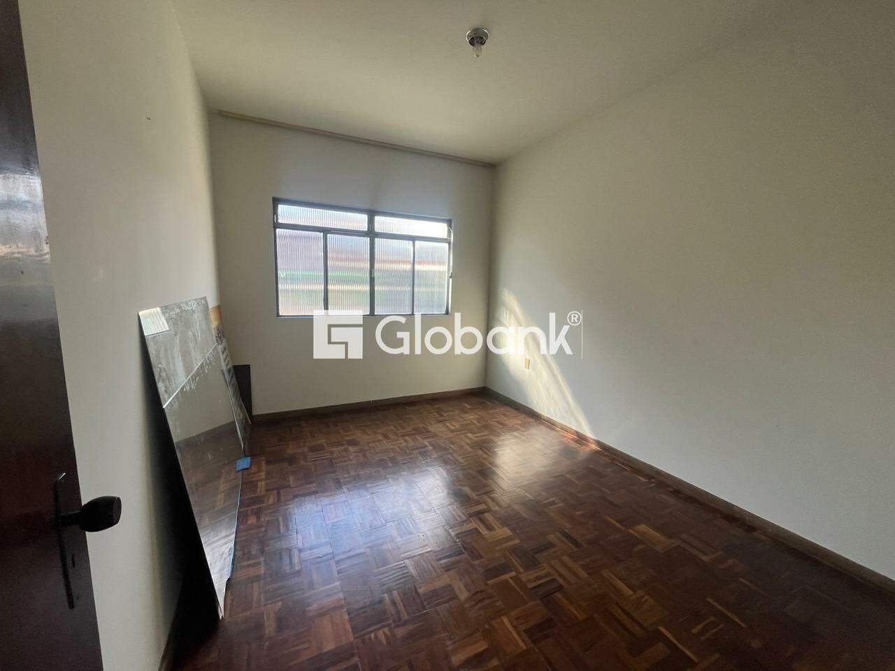 Casa 6 quartos à venda Vila Regina 125m² Montes Claros MG: casa segundo piso, dormitório
