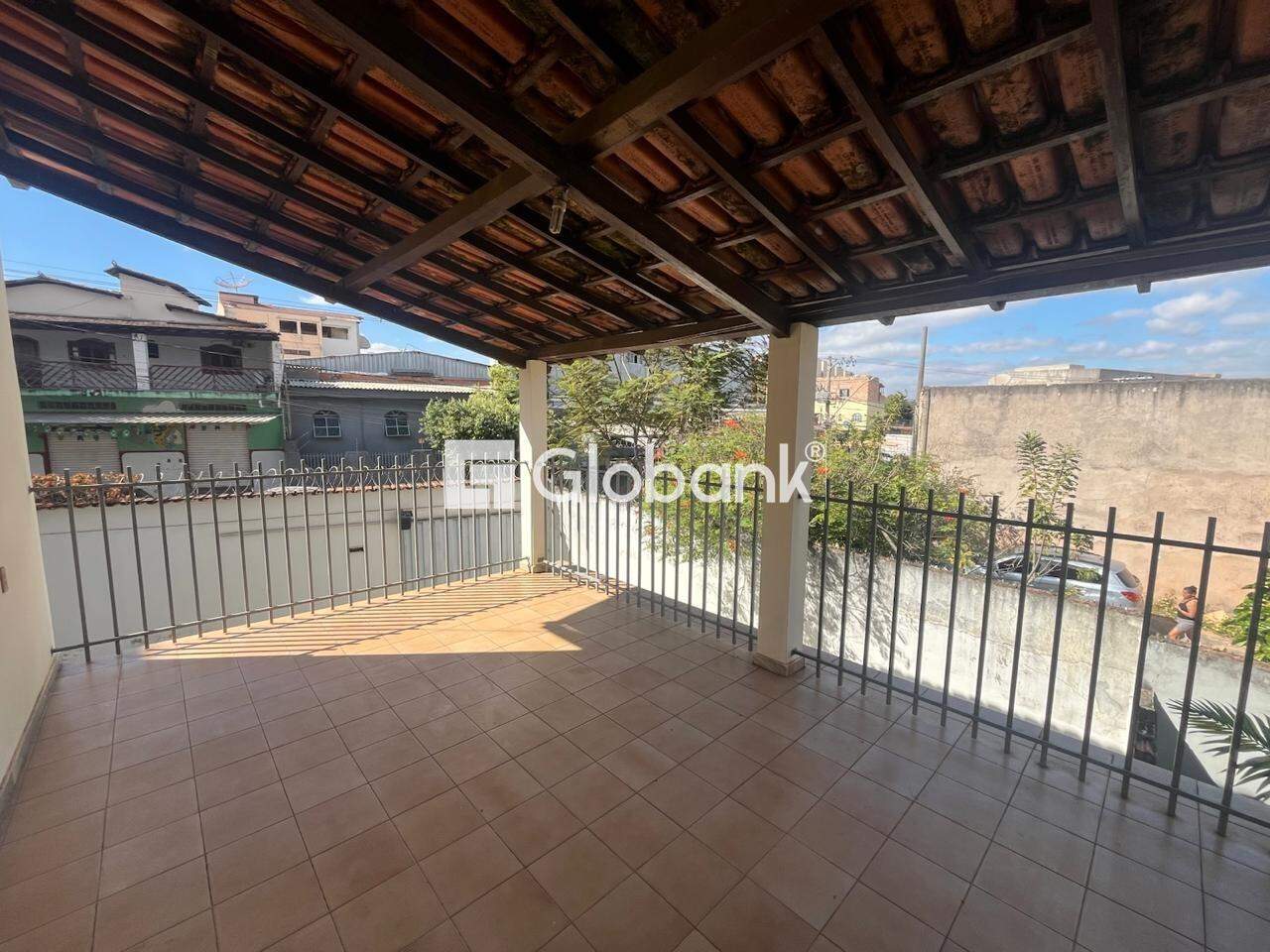 Casa 6 quartos à venda Vila Regina 125m² Montes Claros MG: casa segundo piso, varanda