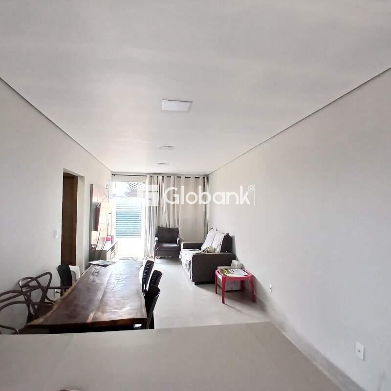 Casa 2 quartos à venda Loteamento dos Cristais 66m² Montes Claros MG: 