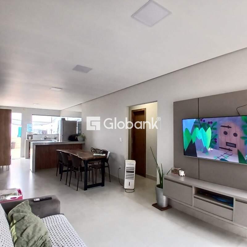 Casa 2 quartos à venda Loteamento dos Cristais 66m² Montes Claros MG: 