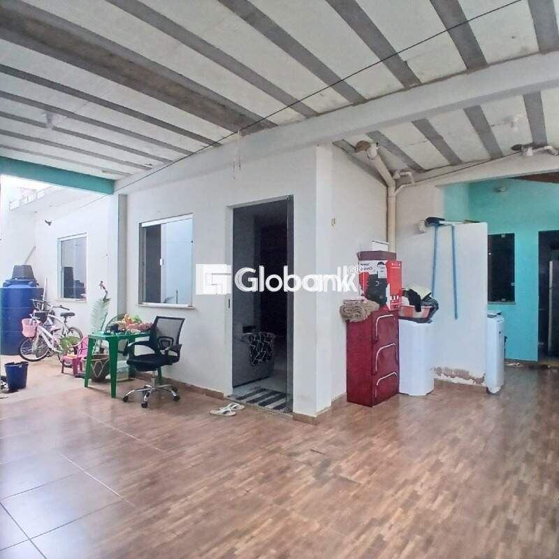 Casa 2 quartos à venda Independência 53m² Montes Claros MG: 