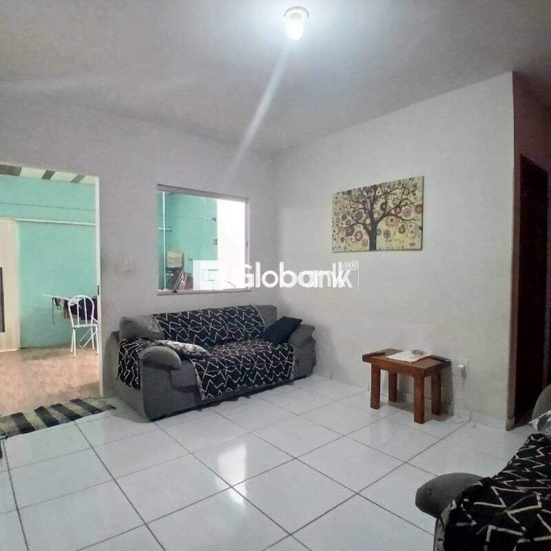 Casa 2 quartos à venda Independência 53m² Montes Claros MG: 