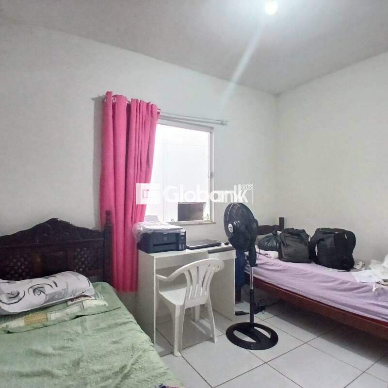 Casa 2 quartos à venda Independência 53m² Montes Claros MG: 