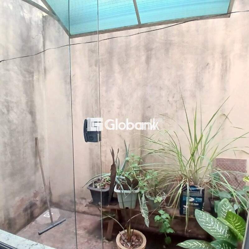 Casa 2 quartos à venda Independência 53m² Montes Claros MG: 