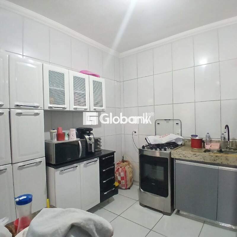 Casa 2 quartos à venda Independência 53m² Montes Claros MG: 