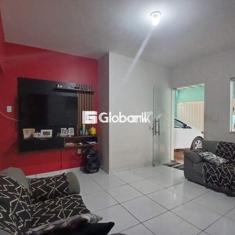 Casa 2 quartos à venda Independência 53m² Montes Claros MG: 
