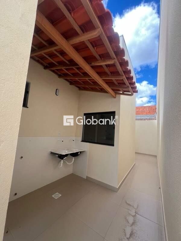 Casa 2 quartos à venda Santos Dumont 46m² Montes Claros MG: 
