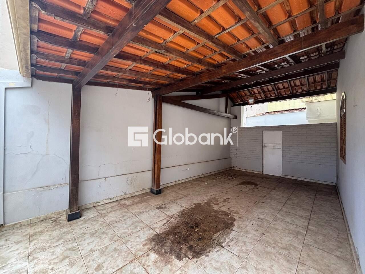 Casa 3 quartos para aluguel Centro 180m² Montes Claros MG: Garagem