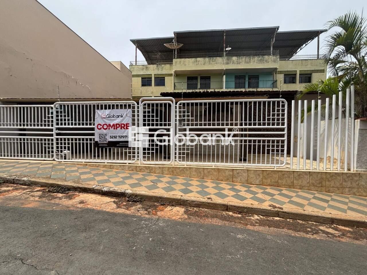 Casa 3 quartos para aluguel Centro 180m² Montes Claros MG: 