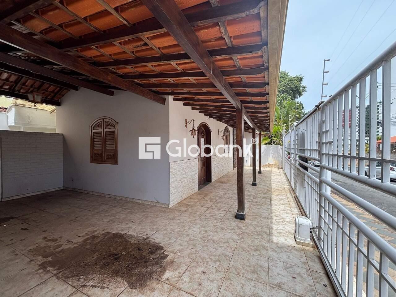 Casa 3 quartos para aluguel Centro 180m² Montes Claros MG: Garagem