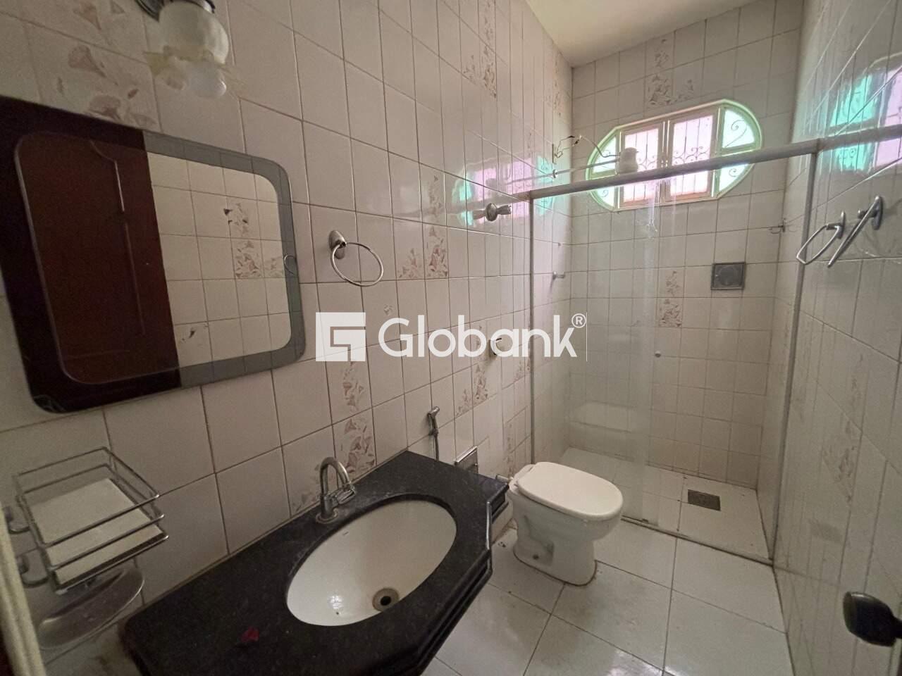 Casa 3 quartos para aluguel Centro 180m² Montes Claros MG: Banheiro social