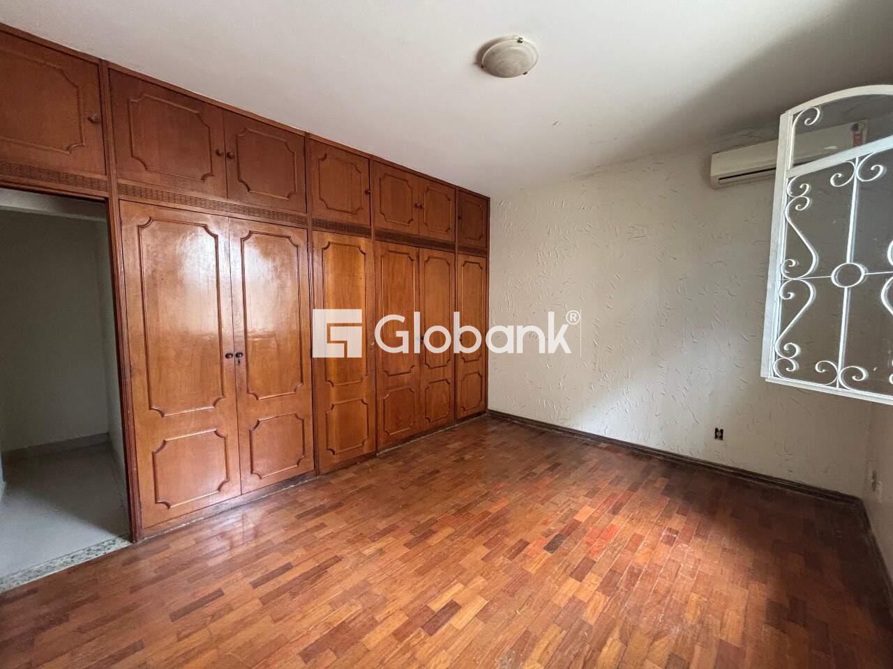 Casa 3 quartos para aluguel Centro 180m² Montes Claros MG: Suite