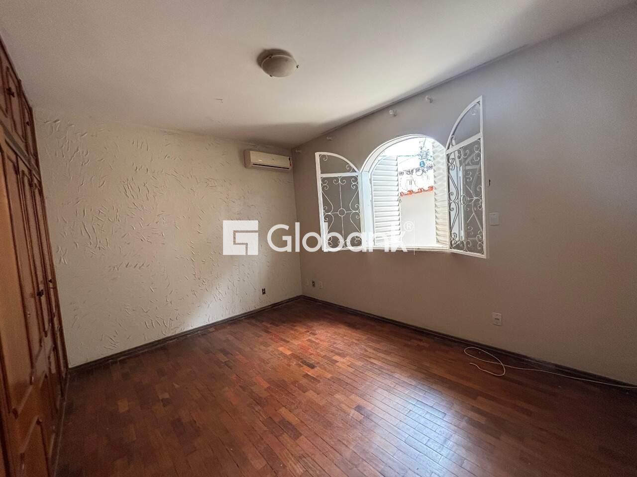 Casa 3 quartos para aluguel Centro 180m² Montes Claros MG: Suite