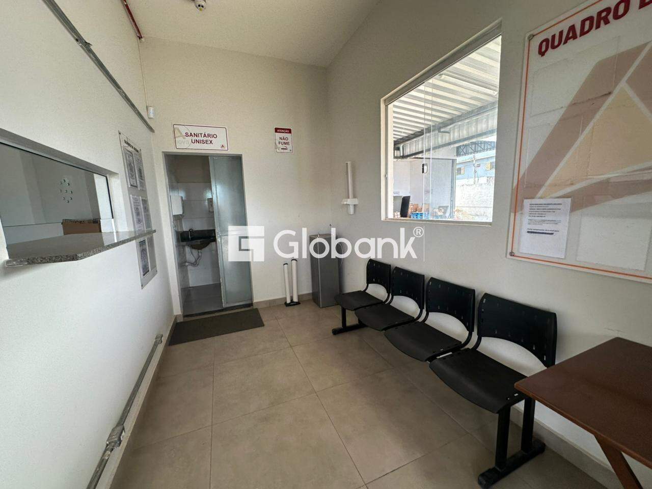 Galpão para aluguel Dos Mangues 1.500m² Montes Claros MG: Sala de espera