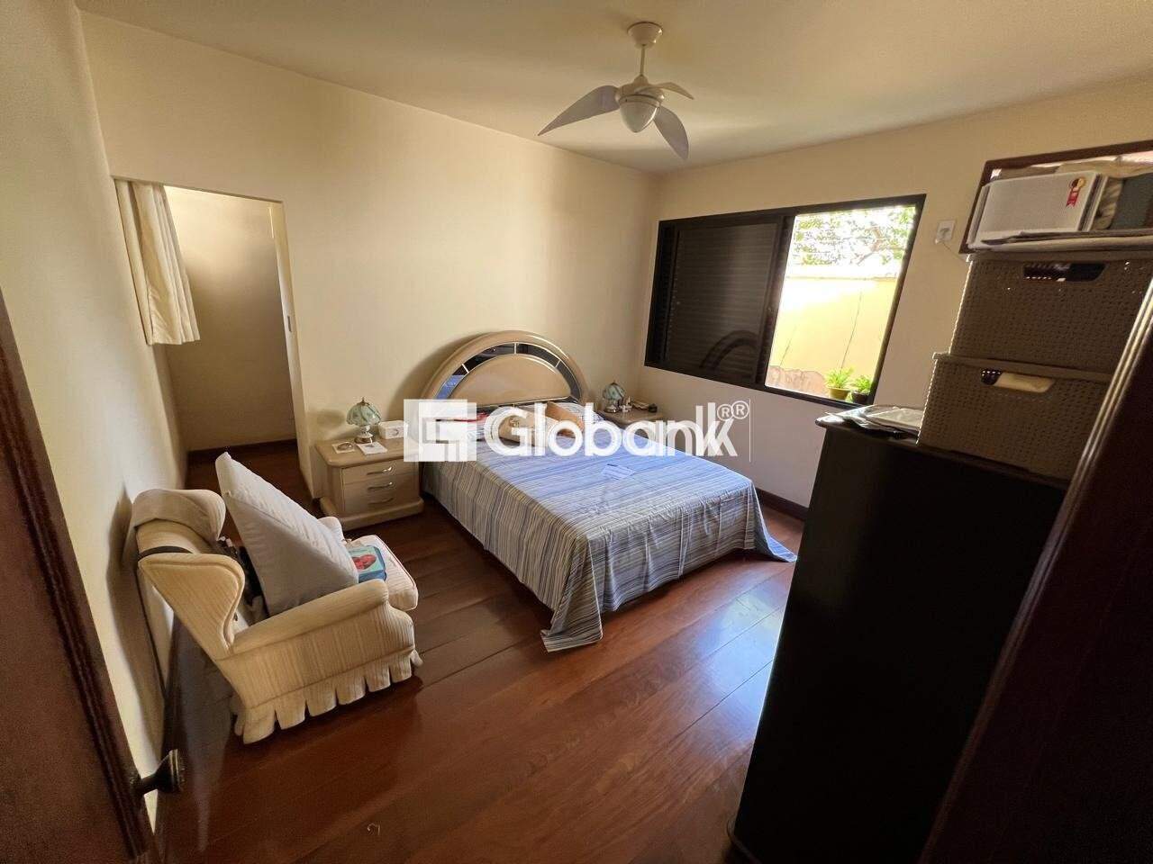 Casa 7 quartos para aluguel Centro 475m² Montes Claros MG: 