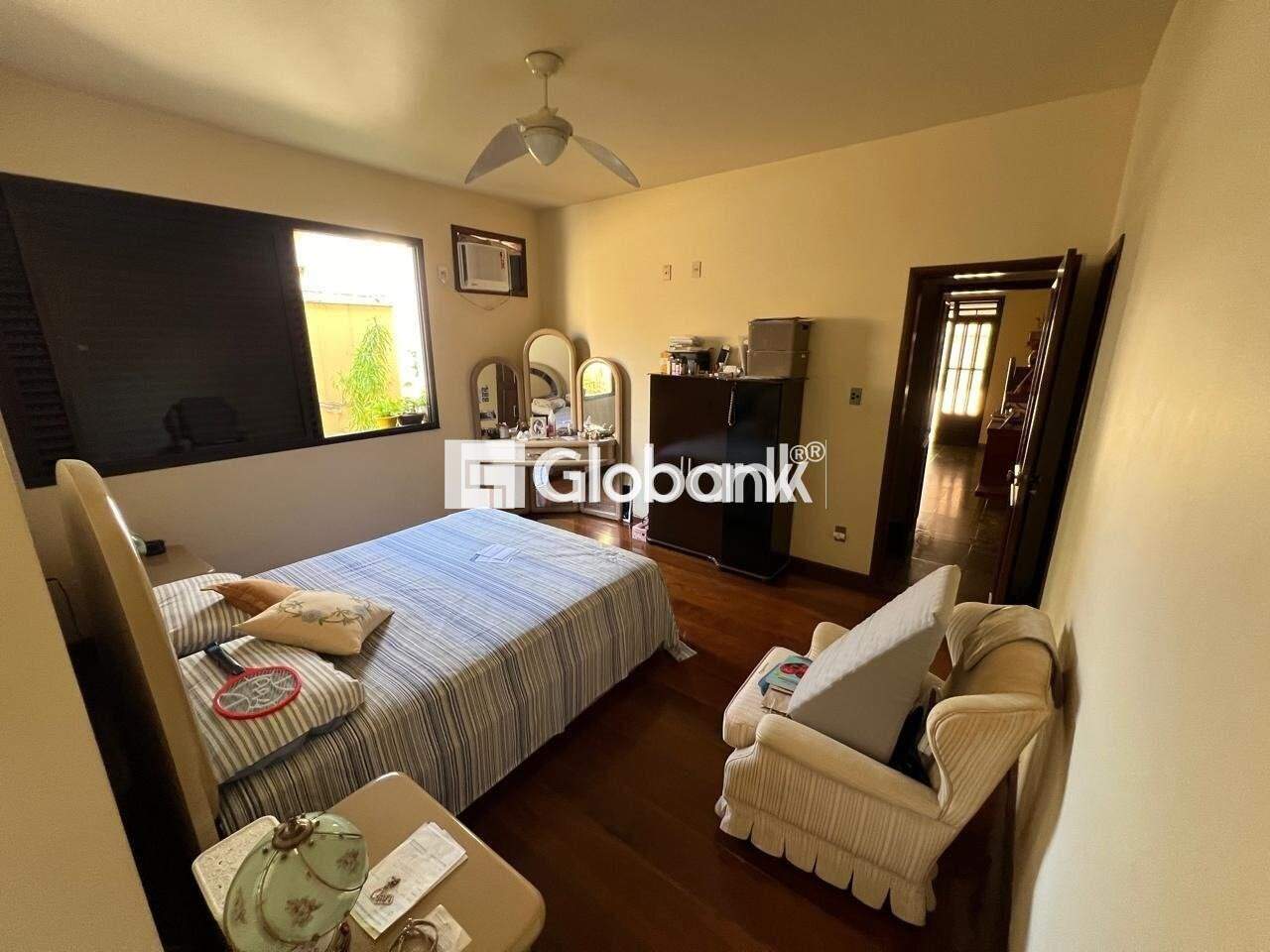 Casa 7 quartos para aluguel Centro 475m² Montes Claros MG: