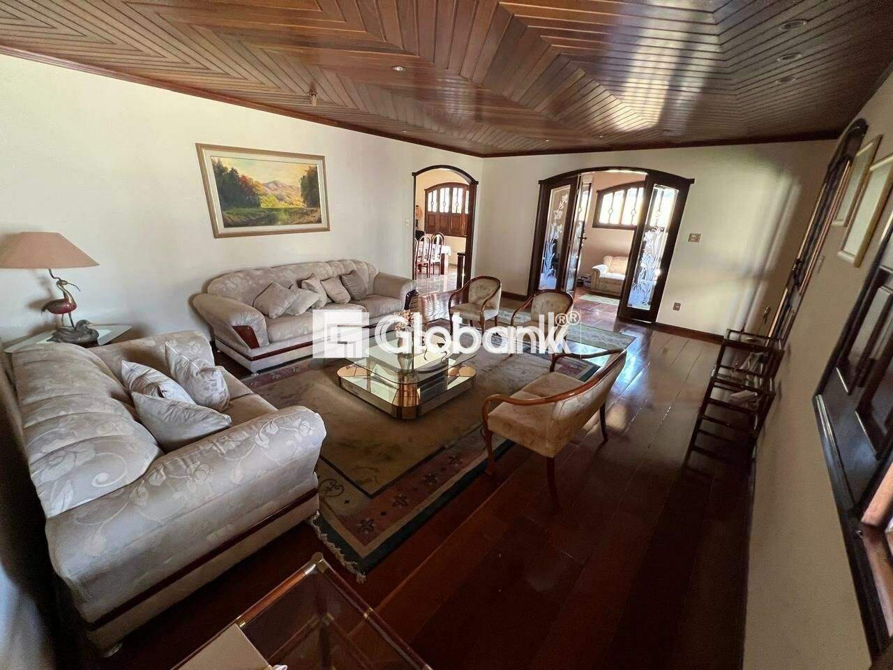 Casa 7 quartos para aluguel Centro 475m² Montes Claros MG: