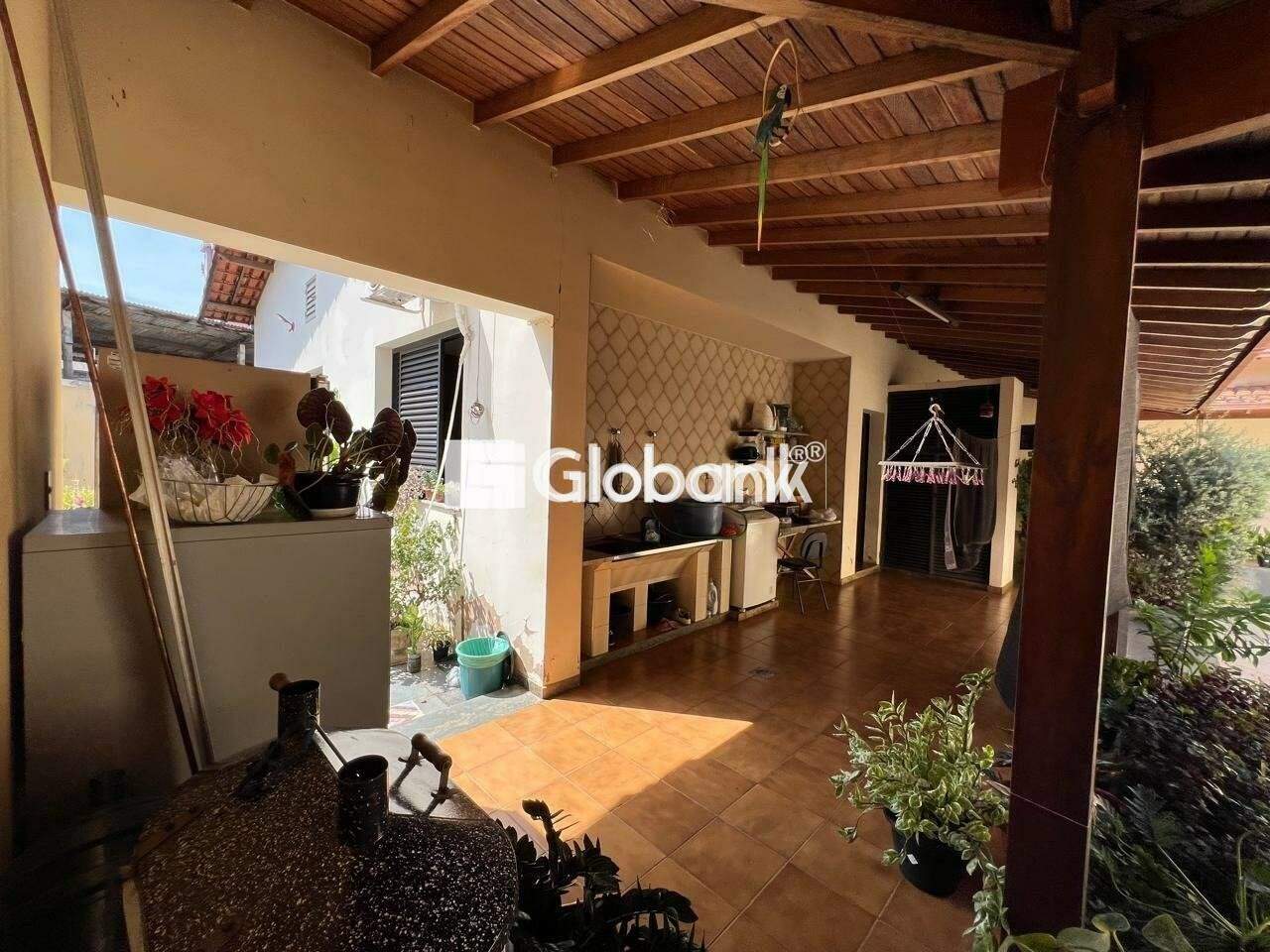 Casa 7 quartos para aluguel Centro 475m² Montes Claros MG: