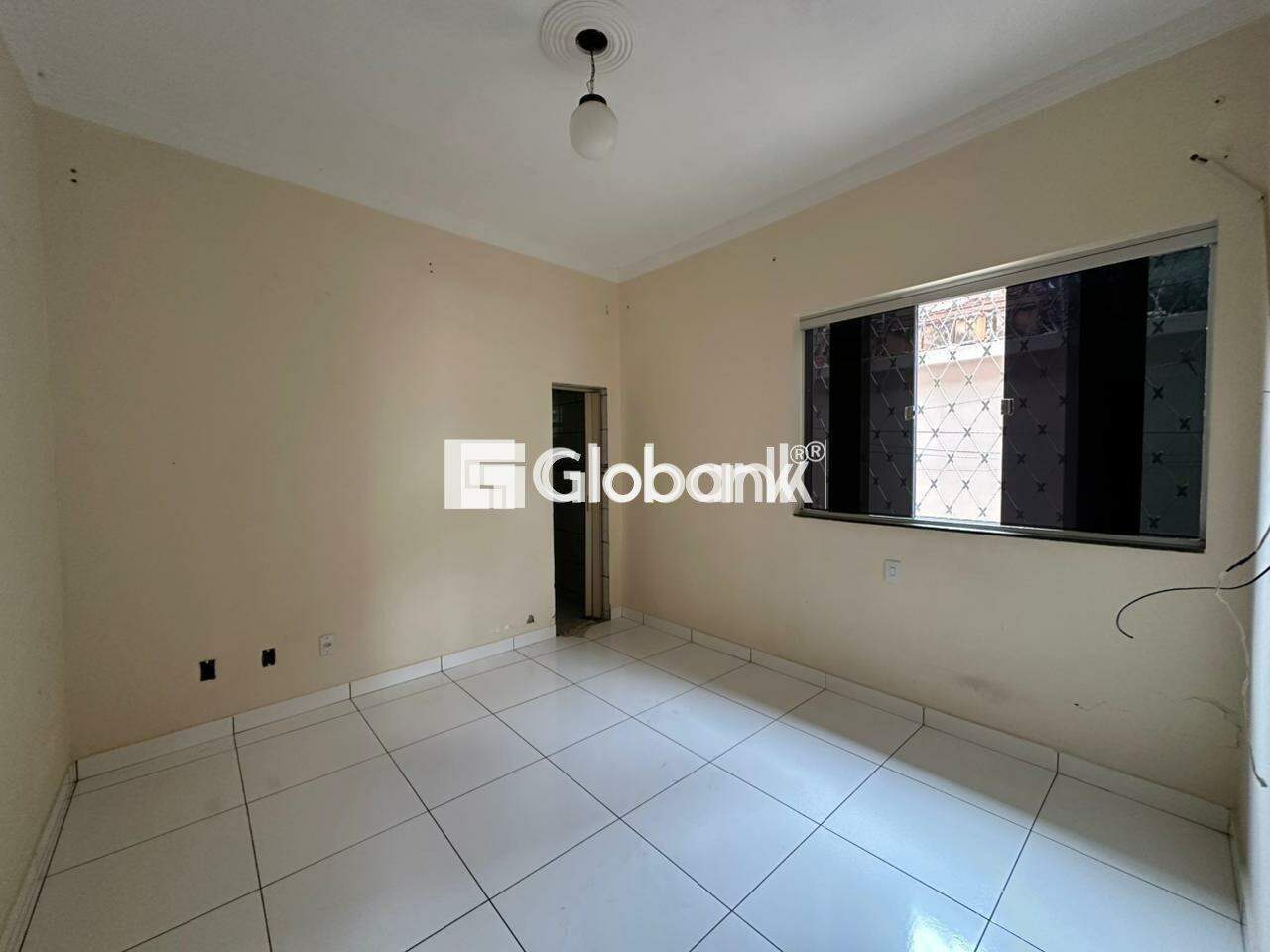 Casa 4 quartos para aluguel Morrinhos 110m² Montes Claros MG: