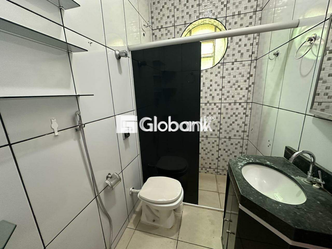 Casa 4 quartos para aluguel Morrinhos 110m² Montes Claros MG: