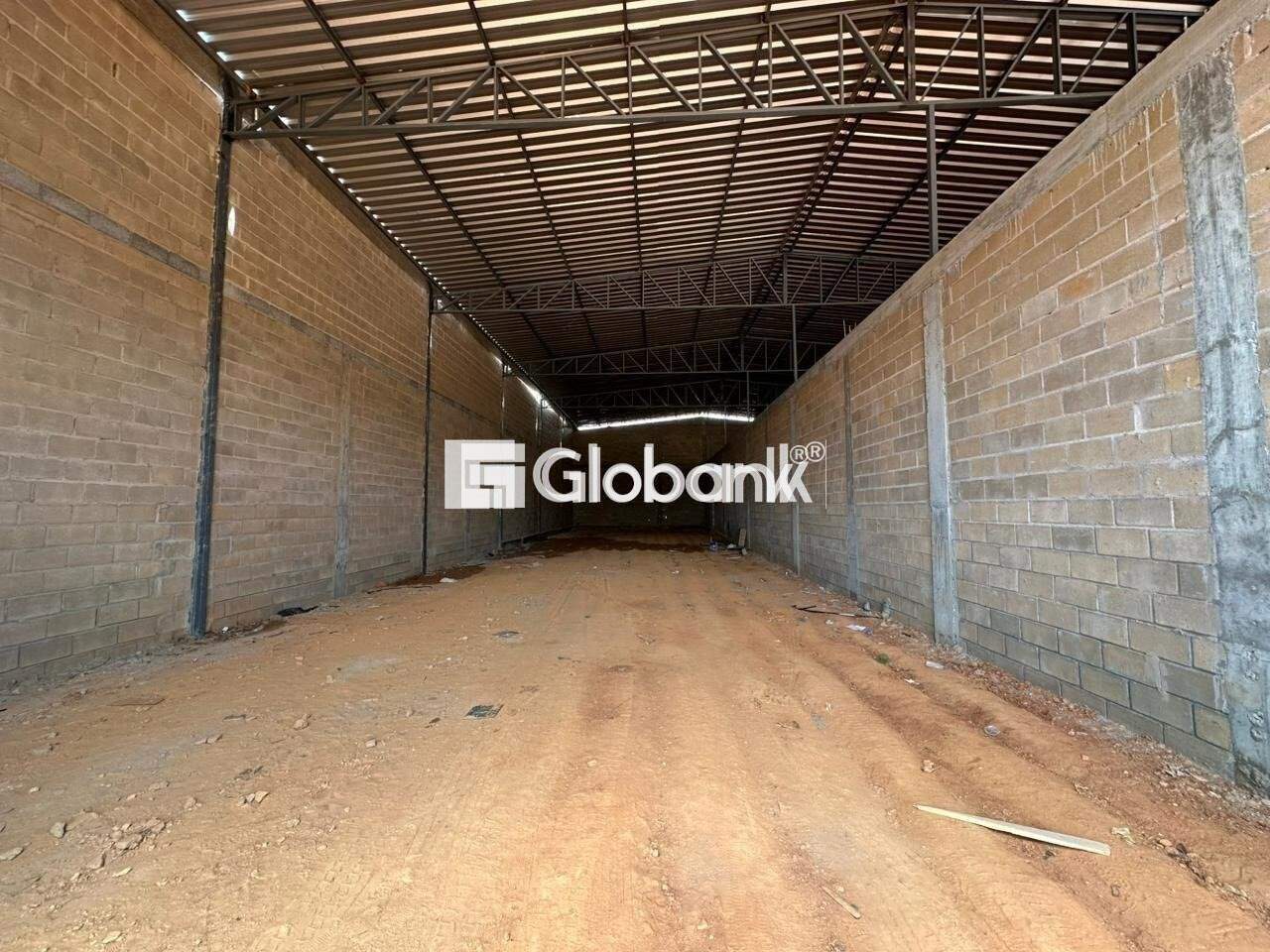 Galpão para aluguel Independência 360m² Montes Claros MG: 